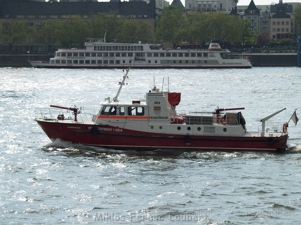 Uebungsfahrt Loeschboot und Ursula P51.JPG